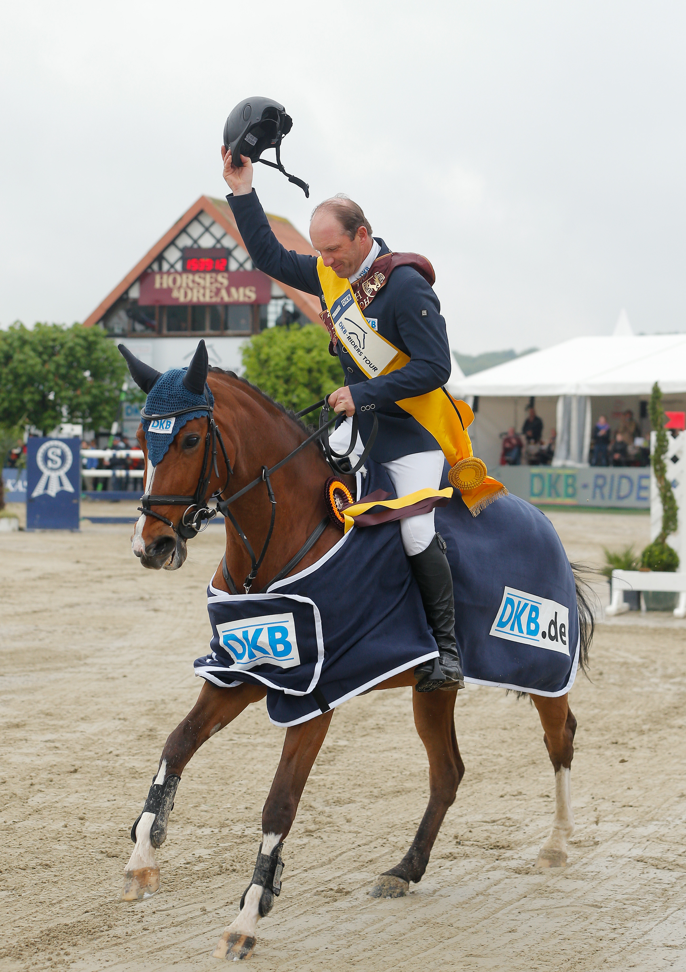 Holger Wulschner Gewinnt Erste Dkb Riders Tour Etappe In Hagen Reitturniere De News Ergebnisse Turnierkalender Ranglisten