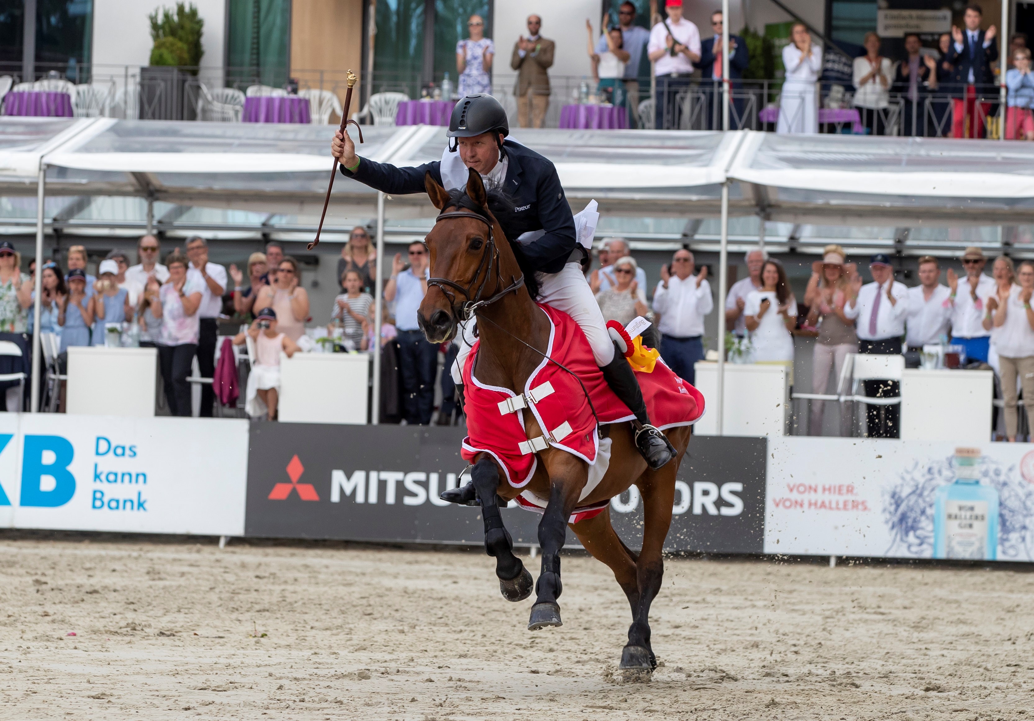 Markus Beerbaum Griff nach der Goldenen Peitsche beim Hardenberg