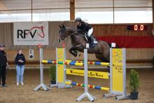 Foto: Carla Menig siegte sowohl im L- als auch M-Springen. - Fotograf: © Knisel-Eberhard