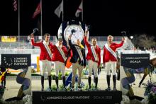 Foto: Team Deutschland bei der Siegerehrung - Fotograf: © FEI/Shannon Brinkman Foto: Team Deutschland bei der Siegerehrung - Fotograf: © FEI/Shannon Brinkman