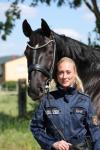 Foto: Im Alltag ist Valerie del Rio Pfeffer Polizistin, im Viereck avanciert sie mit Braveheart aktuell zur Seriensiegerin. - Fotograf: © D. Matthaes