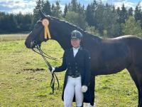 Foto: Rebekka Rösler mit ihrem Real Grandios - Fotograf: Sebastian Golubski Foto: Rebekka Rösler mit ihrem Real Grandios - Fotograf: Sebastian Golubski