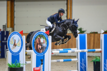Foto: Luisa Sophie Roth und Black Jack sprangen im Finale des Bundesnachwuchschampionats in die Platzierung - Fotograf: © Equitaris