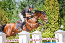 Foto: Springen in Illertissen souverän zum Sieg: Rossen Raitchev und Stakkas Conzino PS. - Fotograf: © Joshua Klöppel 