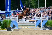 Foto: Der auf den DSP-Hengsttagen entdeckte Elton flog unter Sophie Hinners zum Vize-Bundeschampion-Titel der fünfjährigen Springpferde. - Fotograf: Björn Schroeder 