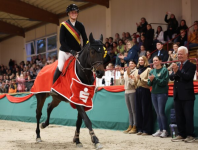 Foto: Britt Roth, strahlende Siegerin von Bisingen-Hohenzollern - Fotograf: © Roger Müller Foto: Britt Roth, strahlende Siegerin von Bisingen-Hohenzollern - Fotograf: © Roger Müller