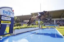 Foto: Zwei Derbyspezialisten siegen in Hamburg: Nigel Coupe (GBR) und Golvers Hill - Fotograf: Sportfotos-Lafrentz Foto: Zwei Derbyspezialisten siegen in Hamburg: Nigel Coupe (GBR) und Golvers Hill - Fotograf: Sportfotos-Lafrentz