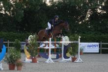 Foto: Hanna Nordström sichert sich mit ihrem niederländischen Wallach Iprimero im Stechen den Sieg im Großen Preis von Friedrichskoog, einer Springprüfung der Klasse S** über 1,45 Meter - Fotograf: Photo Rocket