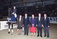 Foto: Für Bundestrainerin Monica Theodorescu ist Neumünster ein Ort, an dem viele Pferde ihren internationalen Durchbruch erleben. 1993 schrieb sie dort selbst Dressurgeschichte: Mit Ganimedes gelang ihr die erste Kür weltweit über 80 Prozent - Fotograf: Werner Ernst 