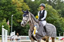 Foto: Gelungener Start in die Ladelunder Springtage - Antonia-Selina Brinkop (TRSG Holstenhalle Neumünster e.V.) sicherte sich in beiden Qualifikationsprüfungen für die Bundeschampionate in Warendorf den Sieg - Fotograf: RathmannVerlag/Malina Blunck Foto: Gelungener Start in die Ladelunder Springtage - Antonia-Selina Brinkop (TRSG Holstenhalle Neumünster e.V.) sicherte sich in beiden Qualifikationsprüfungen für die Bundeschampionate in Warendorf den Sieg - Fotograf: RathmannVerlag/Malina Blunck