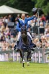 Foto: Aller guten Dinge sind - Ahlmann! Christian Ahlmann bei seinem dritten Sieg im LONGINES Großen Preis von Hamburg im vergangenen Jahr - Fotograf: sportfotos-lafrentz.de