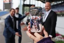 Foto: Tim Berresheim ist es gelungen, dass Kunst ganz unkompliziert auf dem Handy zugänglich ist. Das Bild kann honorarfrei verwendet und hier hochauflösend heruntergeladen werden - Fotograf: ALRV/Andreas Steindl Foto: Tim Berresheim ist es gelungen, dass Kunst ganz unkompliziert auf dem Handy zugänglich ist. Das Bild kann honorarfrei verwendet und hier hochauflösend heruntergeladen werden - Fotograf: ALRV/Andreas Steindl