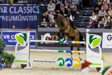 Foto: Rolf-Göran Bengtsson (SWE) siegte mit Mastermind b 2 und ist der neue Champion der Pferdestadt Neumünster - Fotograf: sportfotos-lafrentz.de