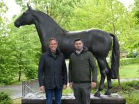 Foto: Thomas Münch, Zuchtleiter, Geschäftsführer- und Vermarktungsleiter Westfälisches Pferdestammbuch und Richard Langels Auktions- und Vermarktungsleiter Trakehner GmbH freuen - Fotograf: Privat Foto: Thomas Münch, Zuchtleiter, Geschäftsführer- und Vermarktungsleiter Westfälisches Pferdestammbuch und Richard Langels Auktions- und Vermarktungsleiter Trakehner GmbH freuen - Fotograf: Privat