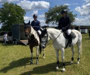 Foto: Roland Boost auf Lady Couleur (links) und Monika Reger auf Caramia (rechts) - Fotograf: Simone Richter Foto: Roland Boost auf Lady Couleur (links) und Monika Reger auf Caramia (rechts) - Fotograf: Simone Richter