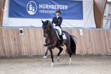 Foto: Rose Oatley mit Debutant PS. Die 19-jährige Dressurreiterin qualifizierte zwei Pferde für das Finale und erhielt zudem den uvex-Stilpreis in Guxhagen-Dörnhagen - Fotograf: Thomas Hellmann Foto: Rose Oatley mit Debutant PS. Die 19-jährige Dressurreiterin qualifizierte zwei Pferde für das Finale und erhielt zudem den uvex-Stilpreis in Guxhagen-Dörnhagen - Fotograf: Thomas Hellmann