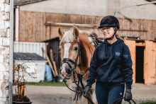 Foto: Mit der Initiative "100 Schulpferde plus" setzen sich Pferdesport Deutschland und die Reit-WM Aachen 2026 für die Zukunft der Reitschulen in Deutschland ein. - Fotograf: Pferdesport Deutschland