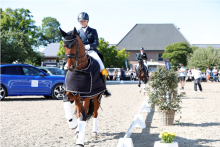 Foto: Siegerfoto 2025 Bundeschampionat-Sichtung der Klasse S, Siegerin Anne Koch vom Reiterverein Einbeck - Fotograf: Holtkämper Dressurtage