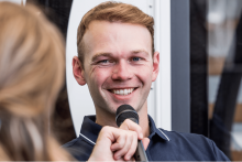 Foto: Raphael Netz zu Gast im WM Podcast von Pferdesport Deutschland, noch bevor feststand, dass er sich ab sofort auch Mannschaftsweltmeister nennen darf.- Fotograf: L. Krieger Foto: Raphael Netz zu Gast im WM Podcast von Pferdesport Deutschland, noch bevor feststand, dass er sich ab sofort auch Mannschaftsweltmeister nennen darf.- Fotograf: L. Krieger