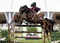 Foto: Mit Zenzero am Schnellsten im klassischen Springen Kl. S* in Bremen-Oberneuland: Brianne Beerbaum - Fotograf: Thomas Hellmann