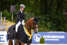 Foto: Hannoveraner Championesse der sieben- und achtjährigen Dressurpferde: Valetta mit Leonie Richter - Fotograf: Hannoveraner Verband Foto: Hannoveraner Championesse der sieben- und achtjährigen Dressurpferde: Valetta mit Leonie Richter - Fotograf: Hannoveraner Verband