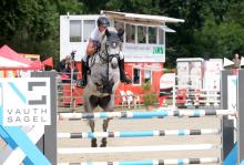 Foto: Wusste Richter wie Zuschauer zu überzeugen: Die Championesse bei den sechsjährigen Springponys Galway Girl KB - Fotograf: Thomas Hartwig