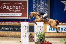 Foto: Jasmin Metzner/CHIO Aachen CAMPUS), es zeigt Lennard Tillmann und seinen Wallach Veltiner bei den Aachen Jumping Youngstars 2025