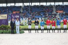 Foto: Erhielten den Allianz-Preis bei der FEI Jumping World Championship: Armando Trapote, Ben Maher, Abdel Saïd, Steve Guerdat, Marcus Ehning, Piergiorgio Bucci und Daniel Deußer (v.l.n.r.), übergeben von Klaus-Peter Röhler (Vorstandsmitglied der Allianz SE) und Stefanie Peters (Präsidentin des Aachen-Laurensberger Rennvereins) - Fotograf: ALRV/Andreas Steindl Foto: Erhielten den Allianz-Preis bei der FEI Jumping World Championship: Armando Trapote, Ben Maher, Abdel Saïd, Steve Guerdat, Marcus Ehning, Piergiorgio Bucci und Daniel Deußer (v.l.n.r.), übergeben von Klaus-Peter Röhler (Vorstandsmitglied der Allianz SE) und Stefanie Peters (Präsidentin des Aachen-Laurensberger Rennvereins) - Fotograf: ALRV/Andreas Steindl