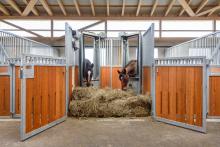 Foto: Heubox mit automatisiertem Dosierer - Fotograf: Röwer & Rüb Foto: Heubox mit automatisiertem Dosierer - Fotograf: Röwer & Rüb