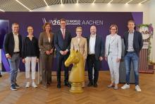 Foto: Pressegespräch in der Staatskanzlei von Nordrhein-Westfalen: (v.l.n.r.): Michael Mronz, Regine Mispelkamp, Stefanie Peters, Hendrik Wüst, Isabell Werth, Dr. Michael Ziemons, Birgit Rosenberg, Henrik von Eckermann - Fotograf: ALRV/Andreas Steind