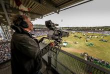 Foto: Das Foto zeigt einen der zahlreichen TV-Mitarbeiter beim CHIO Aachen - Fotograf: CHIO Aachen/Andreas Steindl
