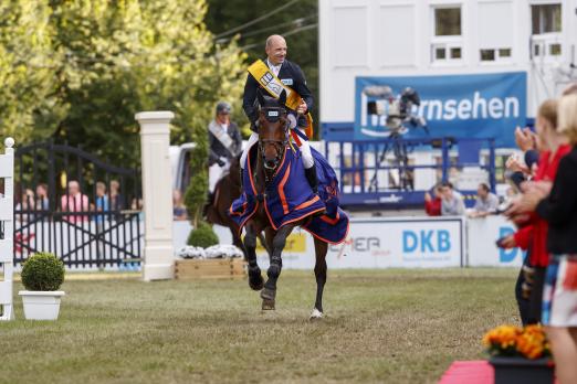 Foto: Holger Wulschner gewinnt zum ersten Mal den Großen Preis von Wiesbaden - Fotograf: Sportfotos-Lafrentz.de