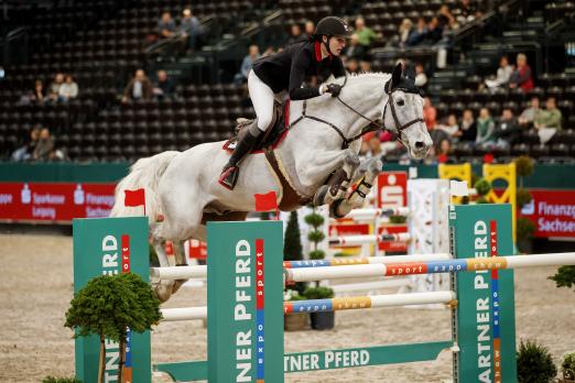 Foto: Julia Mackerodt gewinnt mit Clitschko das Finale im W. Seineke PARTNER PFERD CUP - Fotograf: Sportfotos-Lafrentz.de