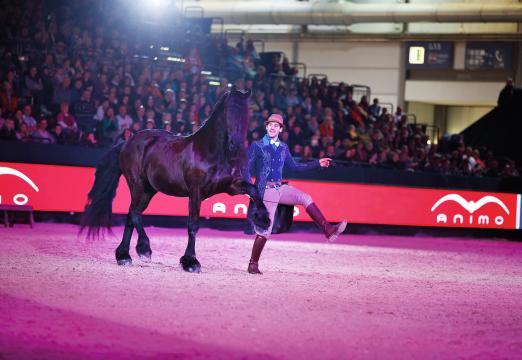 Foto: Der Spanier Santi Serra kommt mit seiner Freiheitsdressur erstmals in die Olympiahalle - Fotograf: Thomas Hellmann