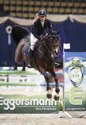 Foto: Siegerin im Eggermann Junior-Cup Finale Christina Scherbaum mit Capitano - Fotograf: Sportfoto-Lafrentz.de