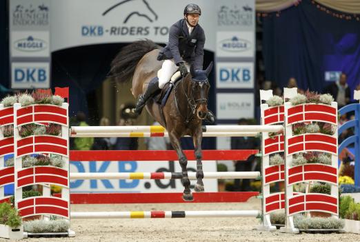 Foto: Sieger im Championat von München Holger Wulschner mit BSC Cavity - Fotograf: Sportfoto-Lafrentz.de