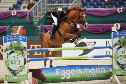 Foto: Dreimalige Siegerin im Eggersmann Junior Cup, Laura Schoechert mit Lichtblick - Fotograf: Sportfotos-Lafrentz.de