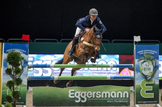 Foto: Sieger im Finale des Eggersmann Junior Cup, Quirin Stegmann mit New York - Fotograf: Sportfotos-Lafrentz.de