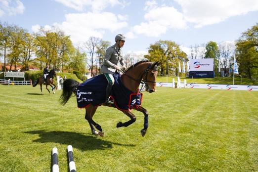 Foto: Emanuele Gaudiamo (ITA) gewinnt mit Kentucky v. Neerhof das CSI3* Eröffnungsspringen - Fotograf: Thomas Hellmann