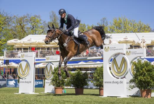 Foto: Hilmar Meyer (GER) mit Salto de Fee gewinnt den Preis der Vermögensberatung AG 1. Qualifikation zum Deutschen Spring-Derby