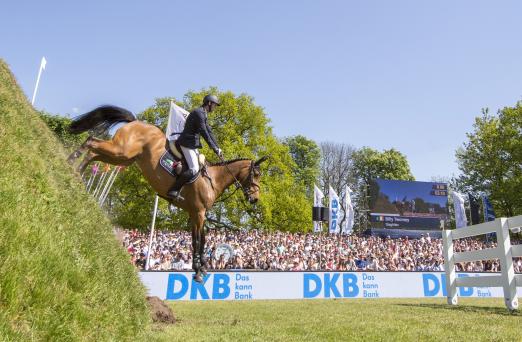 Foto: Billy Twomey gewinnt das Deutsche Spring-Derby in Hamburg 2016 - Fotograf: Sportfotos-Lafrentz.de