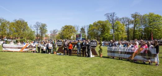 Foto: Mit dem Reitclub Damp präsentierte sich einer der Gewinner-Vereine der J.J.Darboven Vereins-Initiative auf dem Derby-Platz in Klein Flottbek - Fotograf: Sportfotos-Lafrentz.de