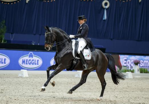 Foto: Team-Olympiasiegerin Dorothee Schneider kommt in die Münchner Olympiahalle - Fotograf: Sportfotos-Lafrentz.de