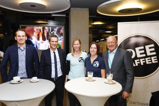 Foto: Stefan Wietzorek (FN), Manuel Rodriguez (J.J.Darboven), Alexandra Rohrer und Kathrin Götzfried (beide Reitclub Ulrichshof Königsbrunn), Volker Wulff (En Garde Marketing GmbH) - Fotograf: Hellmann