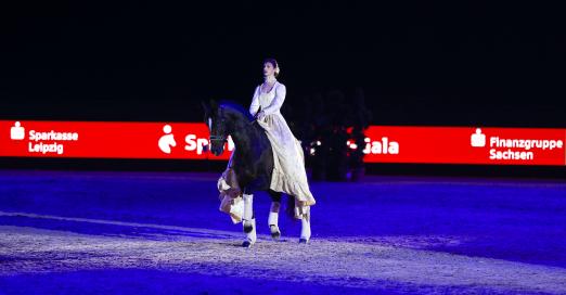 Foto: Alizée Froment (FRA) verzaubert das Publikum bei der Sparkassen Jubiläums-Gala - Fotograf: Thomas Hellmann