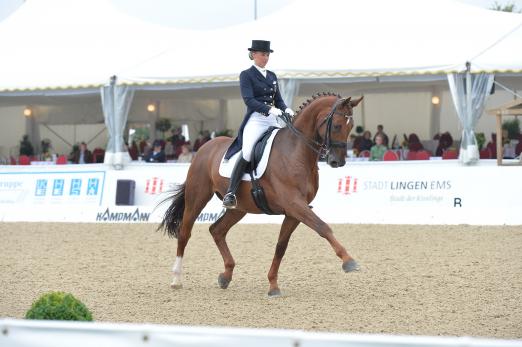 Foto: Fabienne Lütkemeier mit D`Agostino im Kampmann Preis, Qualifikation zu MEGGLE Champions - Fotograf: Karl-Heinz Frieler 