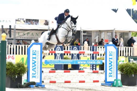 Foto: Francois Jr Mathy und Casanova de L' Herse siegen im Preis der Firma A. Rawie GmbH und Co.KG - Fotograf: Karl-Heinz Frieler