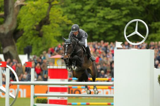 Foto: Eine schnelle Runde im Mercedes-Benz Championat von Hamburg bescherte Pius Schwizer und Amira den Sieg - Fotograf: Stefan Lafrentz