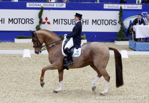 Foto: Anabel Balkenhol die mit ihrem Hannoveraner Dablino FRH in Dortmund den Grand Prix de Dressage gewann - Fotograf: Sportfotos-Lafrentz