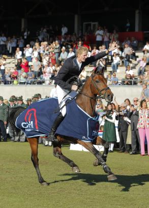 Foto: Vorjahressieger des Großen Preises Frank Schuttert (NED) mit Winchester HS - Fotograf: sportfotos-lafrentz.de 